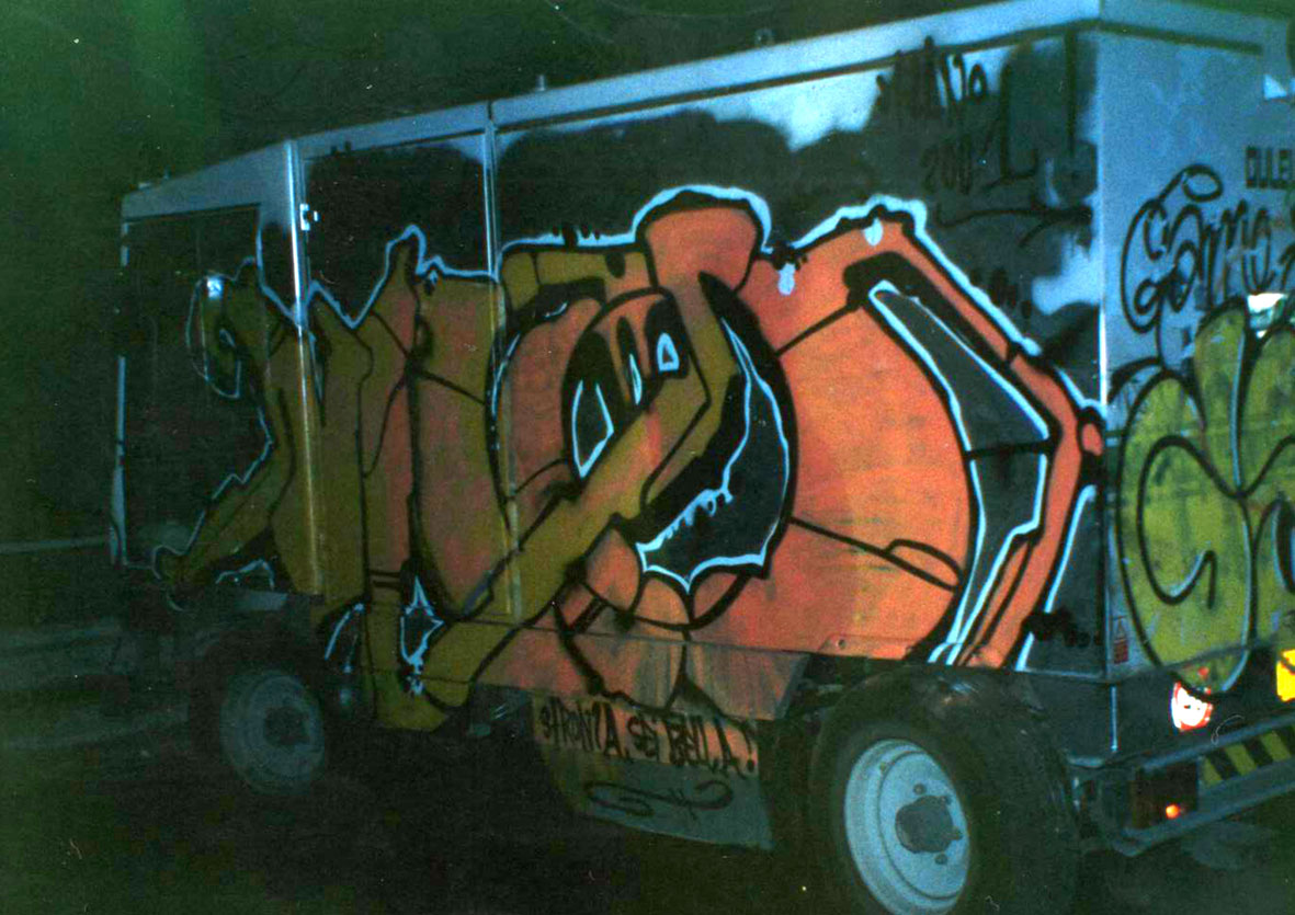 ZIBBI: ROMA MEZZO MUNNEZZA 2001